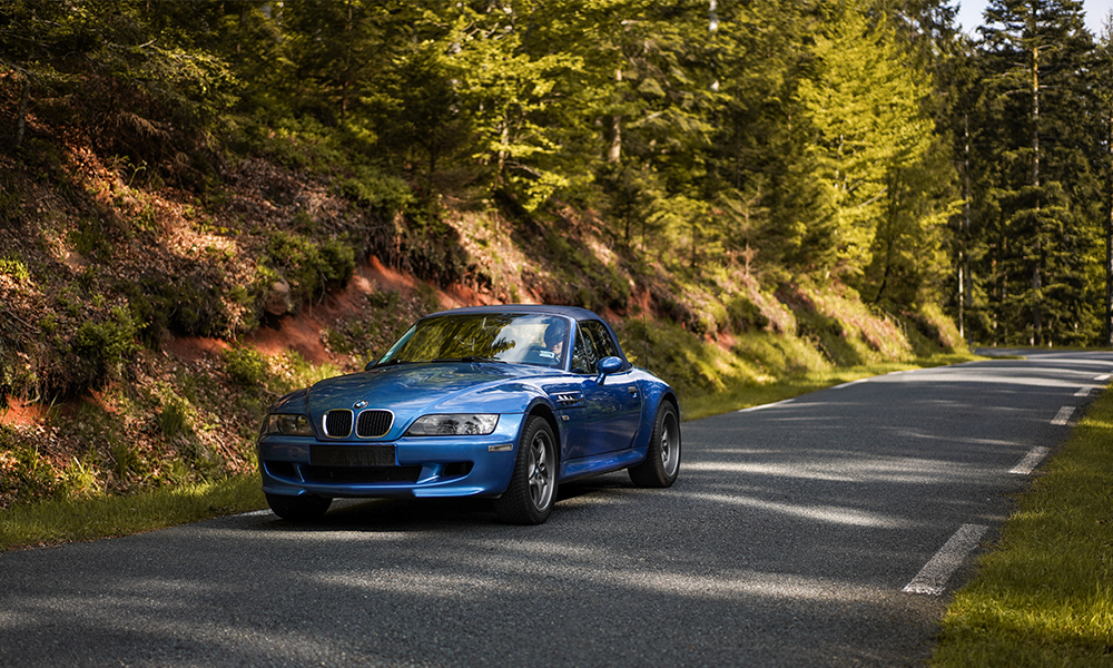 Ein echter Klassiker: BMW Z3M, Baujahr 1998, auf der Straße in den Vogesen